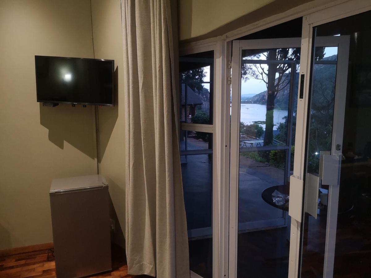 Metsing At Harties Hotel Hartbeespoort Exterior photo