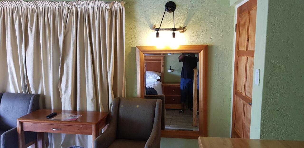 Metsing At Harties Hotel Hartbeespoort Exterior photo