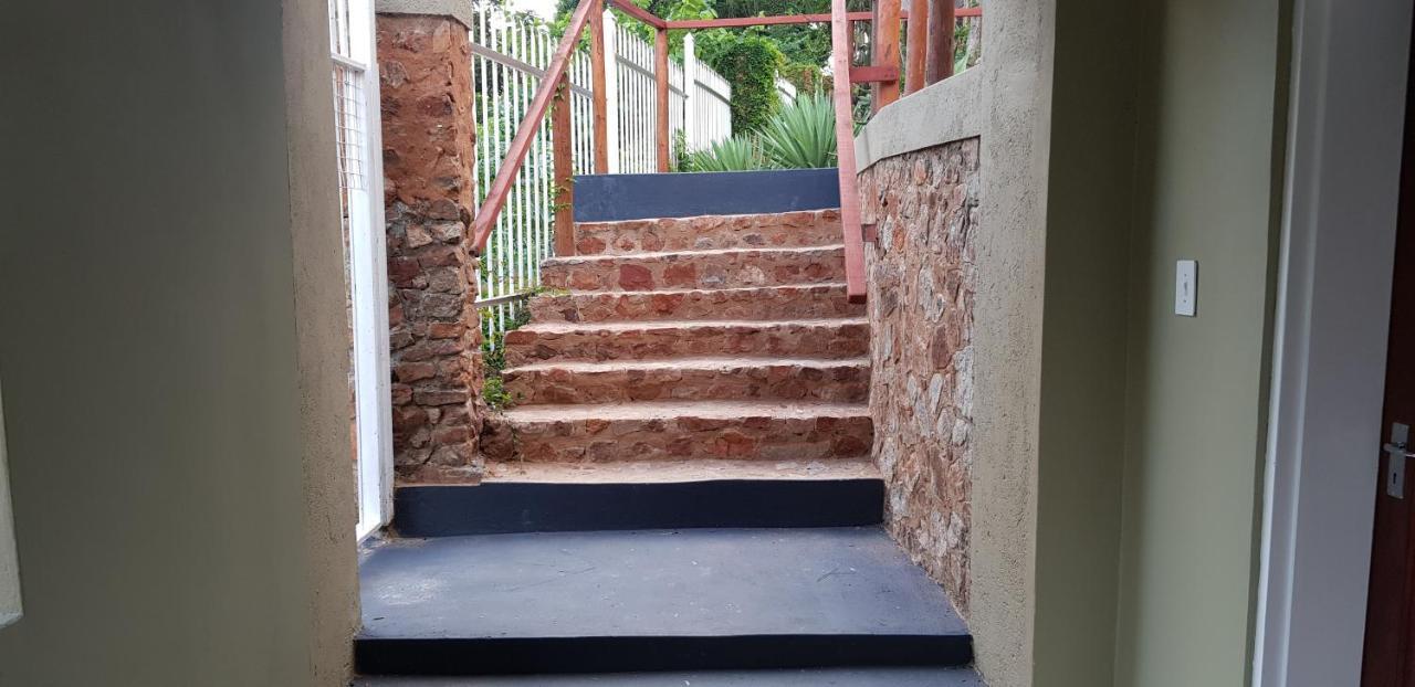 Metsing At Harties Hotel Hartbeespoort Exterior photo